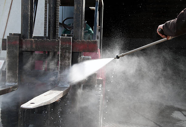 Best Graffiti Removal  in Elyria, OH